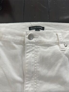 Eileen Fisher White zippered front Denim Jeans